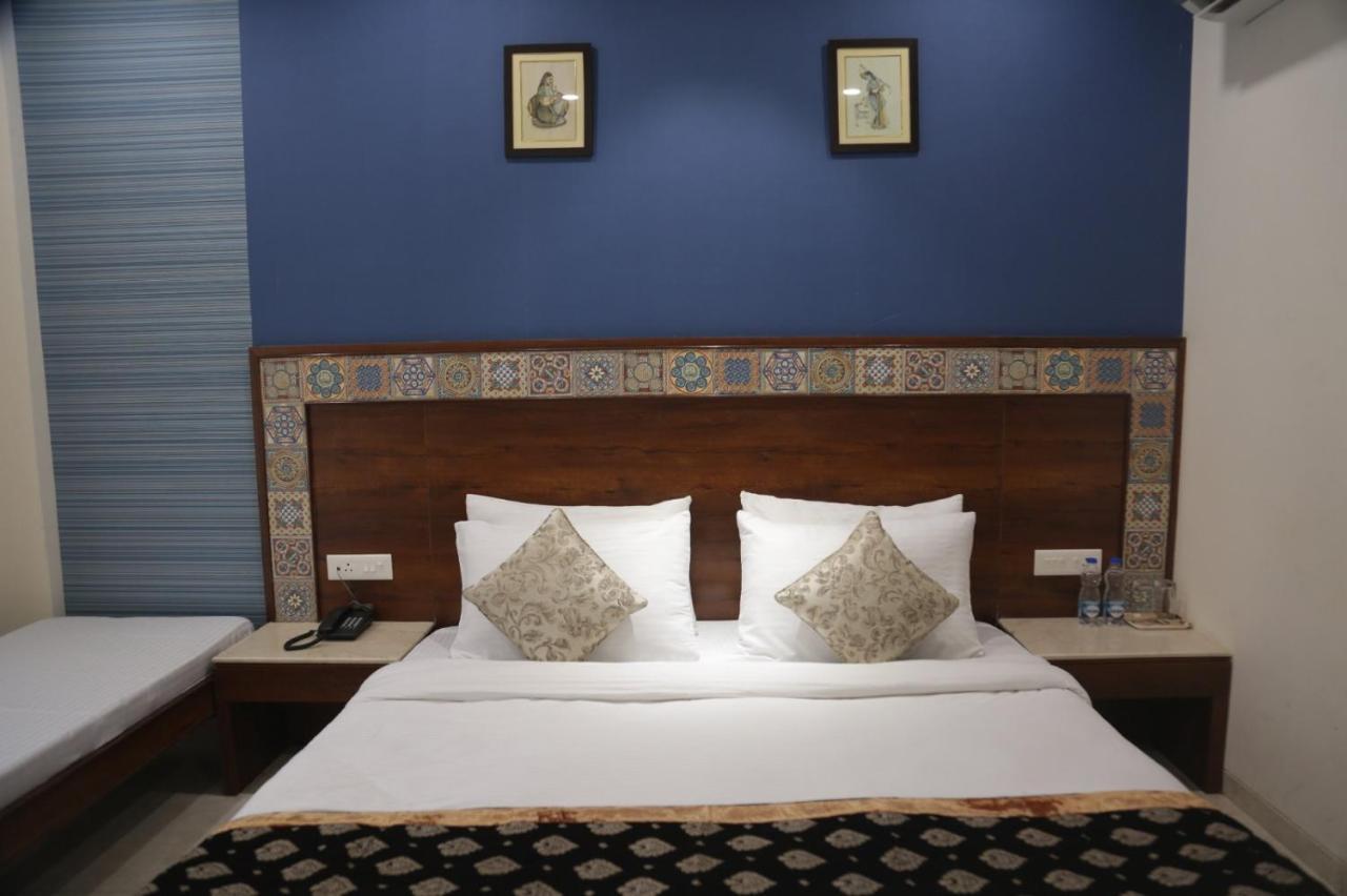 Executive Club Hotell Bareilly Eksteriør bilde